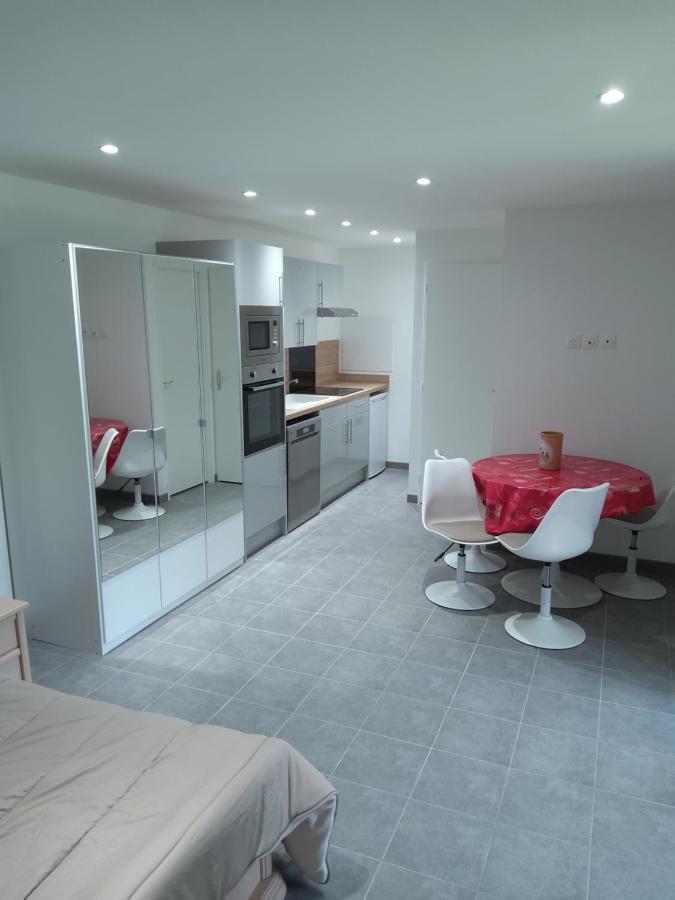 Meuble Avec Cour Apartment Sotteville-les-Rouen Bagian luar foto